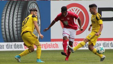 Spielszene aus der Partie FCK II - FC Hertha Wiesbach (4:2)