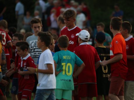 Nicklas Shipnoski mit Fans