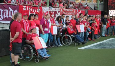 Vertreter von FCK-Fanclubs bei der Ehrung zum Jubiläum im Stadion