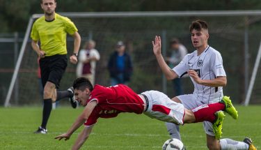 Anil Gözütok wird gefoult - U19 gegen Frankfurt