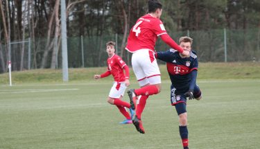 Ünal Altintas im Duell mit einem Bayern-Spieler