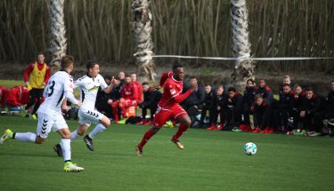 Osayamen Osawe im Testspiel gegen den SC Freiburg (Trainingslager in Spanien)