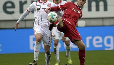 Sebastian Andersson im Zweikampf mit Marcel Sobottka im Spiel gegen Fortuna Düsseldorf