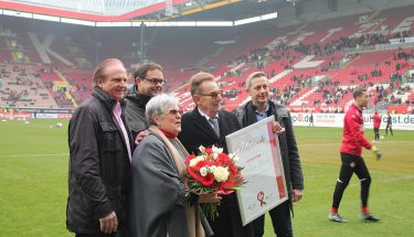 Urkundenübergabe Norbert Thines