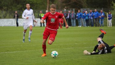 Nicklas Shipnoski erzielt den 3:0-Endstand in der Oberligapartie der U23 gegen Karbach