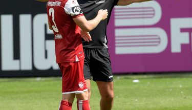 Janek Sternberg und Gerry Ehrmann jubeln nach dem Sieg gegen den TSV 1860 München