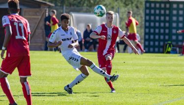 Tuure Mäntynen im Spiel der U19 gegen Freiburg