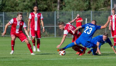 Zweikampf von Jonas Singer im Heimspiel der U21 gegen Schott Mainz