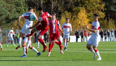 Zweikampf im Spiel der U19 gegen den VfB Stuttgart