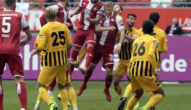 Jan Löhmannsröbern köpft das 1:0 gegen Sonnenhof Großaspach