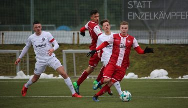 Tuure Mäntynen im Spiel der U19 gegen Eintracht Frankfurt