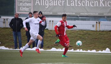 Anas Bakhat im Spiel der U19 gegen Eintracht Frankfurt