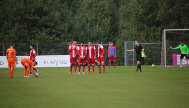 Freistoßsituation im Spiel der U21 gegen Diefflen