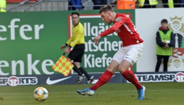 Christian Kühlwetter erzielt das 1:0 im Heimspiel gegen Hansa Rostock