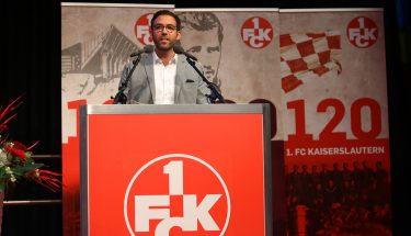 FCK-Cheftrainer Boris Schommers bei seiner Rede bei der JHV 2019