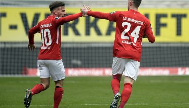 Simon Skarlatidis und Christian Kühlwetter bejubeln den Treffer zum 1:1 im Heimspiel gegen Münster