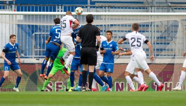 André Hainault köpft den 1:0-Siegtreffer im Auswärtsspiel in Magdeburg