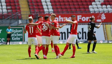 Torjubel nach dem 2:0 von Florian Pick gegen den KFC Uerdingen