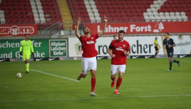 Torjubel von Lucas Röser nach dem 1:0 gegen den TSV 1860 München