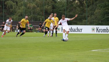 Lucas Röser erzielt vom Elfmeterpunkt das 1:1 im Verbandspokalspiel gegen den SV Morlautern
