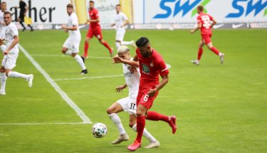Hikmet Ciftci im Zweikampf mit Anas Ouahim (SV Sandhausen)