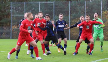 Eckball im Heimspiel der U21 gegen die TuS Koblenz