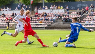 Mika Haas im Spiel der U17 gegen Wehen Wiesbaden