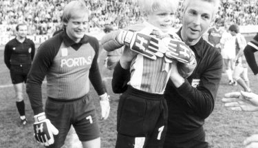 Ronnie Hellström und sein Sohn Erland beim Abschiedsspiel 1984