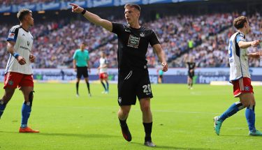 Tobias Raschl gibt Anweisungen im Auswärtsspiel beim Hamburger SV